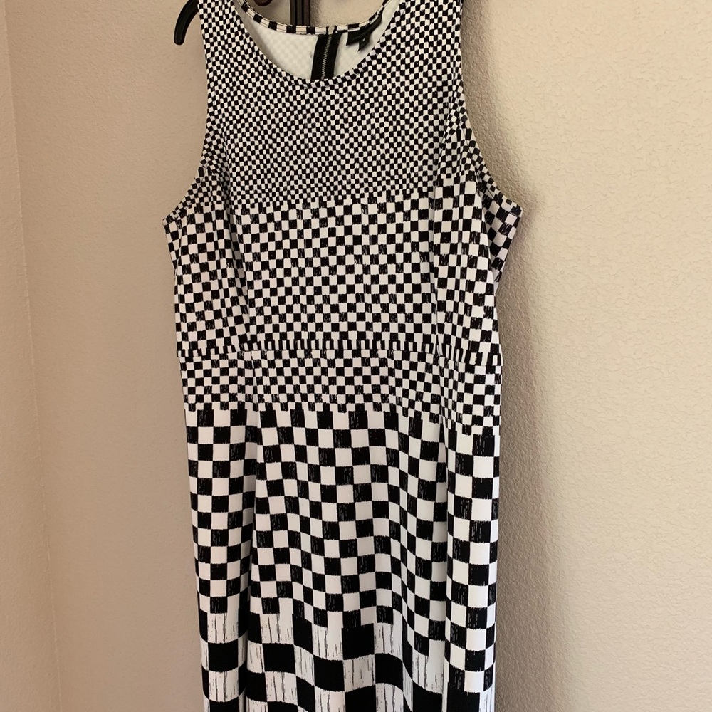 Dress - Picture 2 of 4